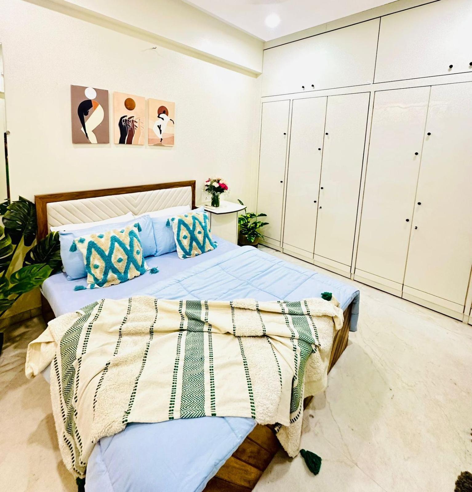 Apartament Prime Location On Linking Road, Khar West,